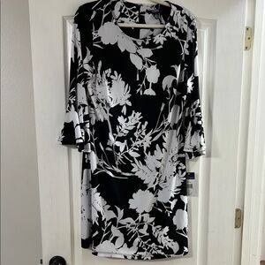 NWT Chaps Monochrome Floral Dress